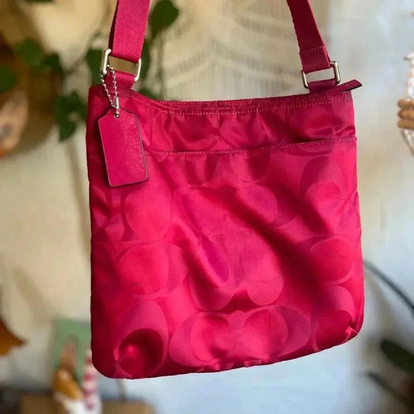 Coach Getaway Signature Shoulder Bag - Pink Nylon Crossbody 9x10 - Picture 2 of 14